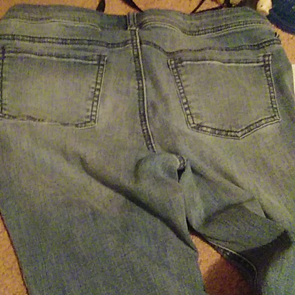 Blue denim jeans with little decorations on them - Picture 5 of 5